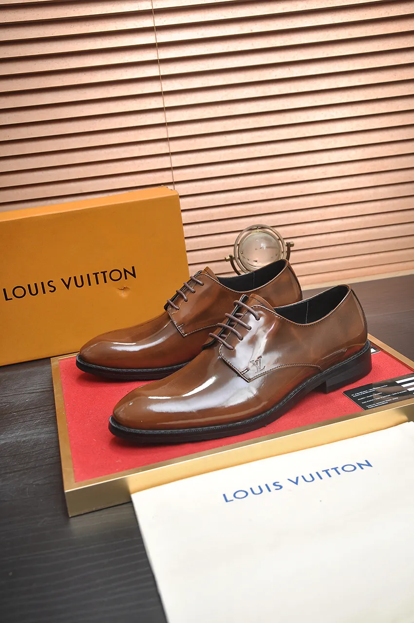 Men's men's shoes 💰500💶 [LV] (original single cowhide lining) 🍀LV's latest genuine leather business suit shoes are launched simultaneously on the official website. The first-layer cowhide imported from Italy is made of heavy gold, 💥official website 1:1 rubber outsole. Versatile to wear, high-end without losing class, and the color combination is extraordinary. This four-season style is alluring when worn on your feet, showing off your big-name flair. Standard code 38-45 (45 customized)